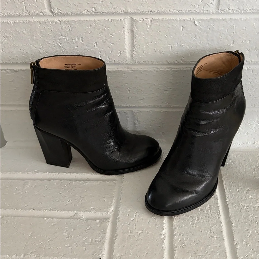 Leather Black booties with zipper back
